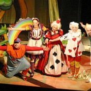 Трансляция спектакля «Алиса в Стране чудес» фотографии