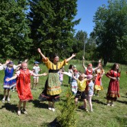 Игровая фольклорная программа для детей на день Святой Троицы «Праздник молодой березки» фотографии