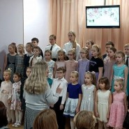«В марте поздравляем женщин всей Земли!» фотографии