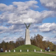 Место командного пункта Наполеона. Памятник «Мертвым Великой армии» фотографии
