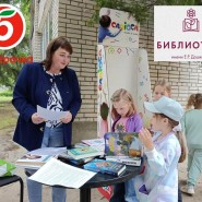 Выездная библиотека в магазине «Пятерочка» фотографии