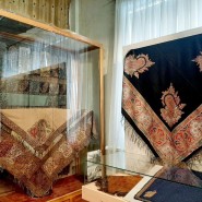 Выставка «Восточная шаль. Традиции и современность» фотографии