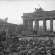Показ документального фильма «Хроника событий Победного Мая. 7 мая 1945» фотографии