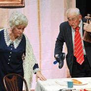 Комедийная драма «Одинокая насмешница» фотографии