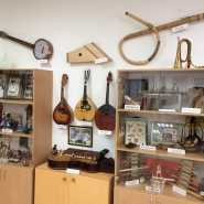 Экскурсия по музею редких музыкальных инструментов фотографии