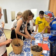 Театральное цирковое представление «Как Иван-дурак за чудом ходил» фотографии