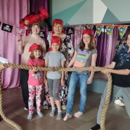 «Весёлая семейка»- шуточное состязание для многодетных детей фотографии