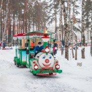 Прогулка на паровозике фотографии
