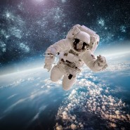 Книжная выставка «Человек открывает Вселенную» фотографии