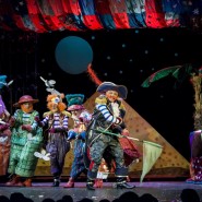 Спектакль «Тайна пиратских сокровищ» с интермедией перед началом фотографии