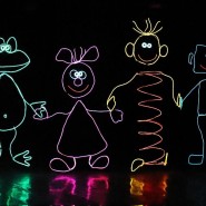 Космическое шоу световых кукол и марионеток фотографии