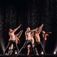 Шоу под дождём III «Только для женщин» фотографии