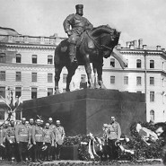 В Петербурге освящен и торжественно открыт памятник Александру III фотографии