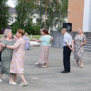 Танцевальная площадка «Без возраста» фотографии