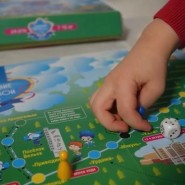 Игротека на столе - настольные игры фотографии