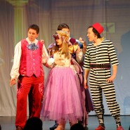 Спектакль «Ночь в гостинице большого кабана» фотографии