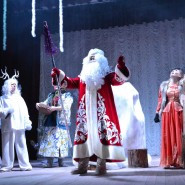 Спектакль Кимрского театра драмы и комедии «Новогодние приключения в сказочном лесу» фотографии