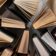 Книжная выставка «Русский мир поэзии» фотографии