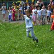 Спортивная программа «Друг, ты летом не теряйся - сил, здоровья набирайся» фотографии