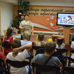 «С днем рождения, светофор!»