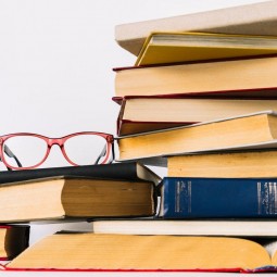 Книжная выставка «Я всегда шёл с народом»