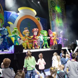 Спектакль «Деды Морозы существуют»