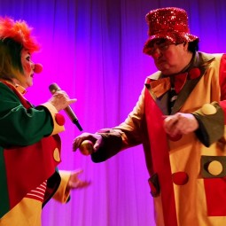 Спетакль «Приветик, интернетик, или Невероятное приключение клоунов в интернете!»