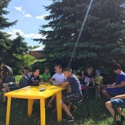 «Скоро май»