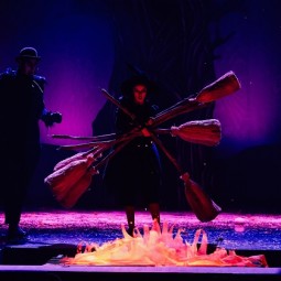 Трансляция спектакля «Маленькая Баба-яга»