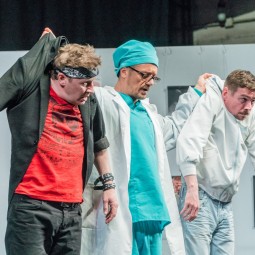 Спектакль «Доктор знает все»