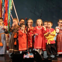 Фольклорная программа «Дожинки» с участием ансамбля «Яблоня»