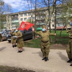 Показ видеозаписи акции «Поющий двор»