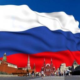 «Под флагом России живу»