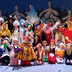 Спектакль «Новый год в реальности, или Вред виртуальности»