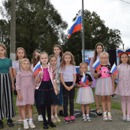 Концертно-игровая программа «Флаг державный - символ славный»