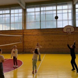 Спортивная игра «Пионербол»