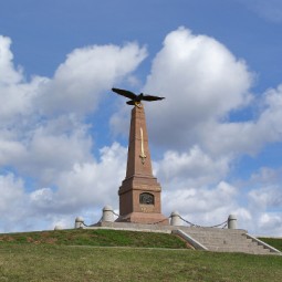 Памятник главнокомандующему русскими армиями М. И. Кутузову