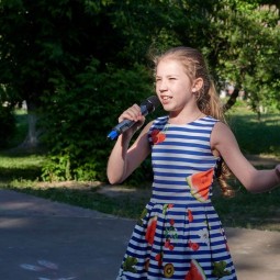 Показ записи концертного номера «Папа купил автомобиль»