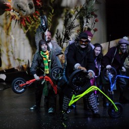 Спектакль «Свет Рождества, или Тайна деревянного великана»