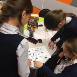 Трудно птицам зимовать, надо птицам помогать!