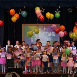 Праздничная программа «В кругу друзей»