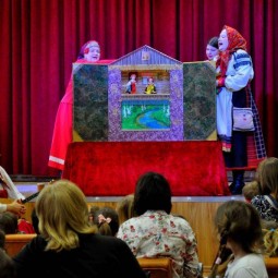 Спектакль фольклорно-этнографического «Театра на трех стульях»
