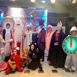Театрализованное представление «Новогоднее зазеркалье»