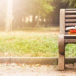 Летняя акция «Читающая скамейка»