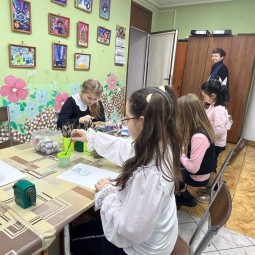 Отчетное занятие в студии изобразительного искусства
