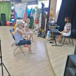 «Клуб Девчата»