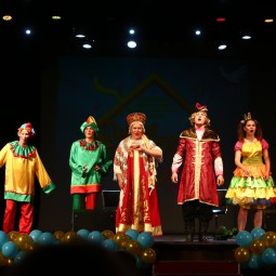 Спектакль «Восемь любящих женщин»