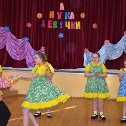 «А ну-ка, девочки! А ну-ка, мальчики!» – игровая программа