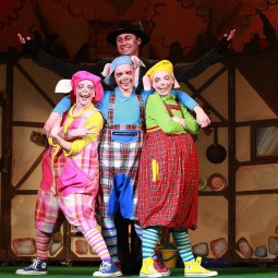 Музыкальный спектакль «Три поросёнка»