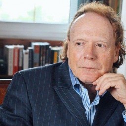 Книжная выставка «Эдвард Радзинский — драматург, писатель, историк»